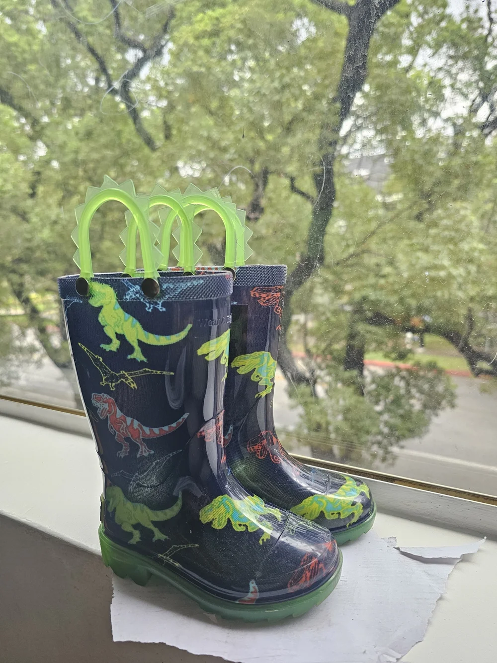 ☆EUC☆ Light Up Rain Boots- Navy blue Dinosaurs Sz 6 Kids